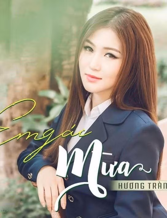 Giai đoạn 2017–2018 đánh dấu sự bùng nổ của nữ ca sĩ. Với hai hit "Em gái mưa" và "Duyên mình lỡ", Hương Tràm đắt show ca hát.