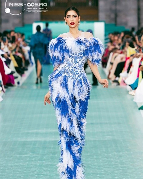 Công an Phường Xuân Hương – Đà Lạt đã bắt giữ đối tượng lấy trộm tài sản của Leon Yuriar Angela Michelle là Nguyễn Lâm Thái (25 tuổi, trú tại TP HCM) là diễn viên tham gia sự kiện. Nguyễn Lâm Thái khai nhận toàn bộ hành vi trộm cắp và giao nộp lại toàn bộ tài sản đã lấy được cho Leon Yuriar Angela Michelle. Ảnh: Miss Cosmo.