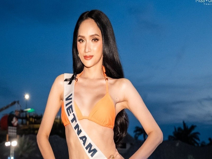 Trong phần thi áo tắm ở Miss Universe 2025, nữ ca sĩ quyết định dùng đồ bảo hộ để tránh hớ hênh nhưng lại hở phần sẹo. Chính vì vậy, Hương Giang mất tự tin. Ảnh: Miss Universe Thailand.