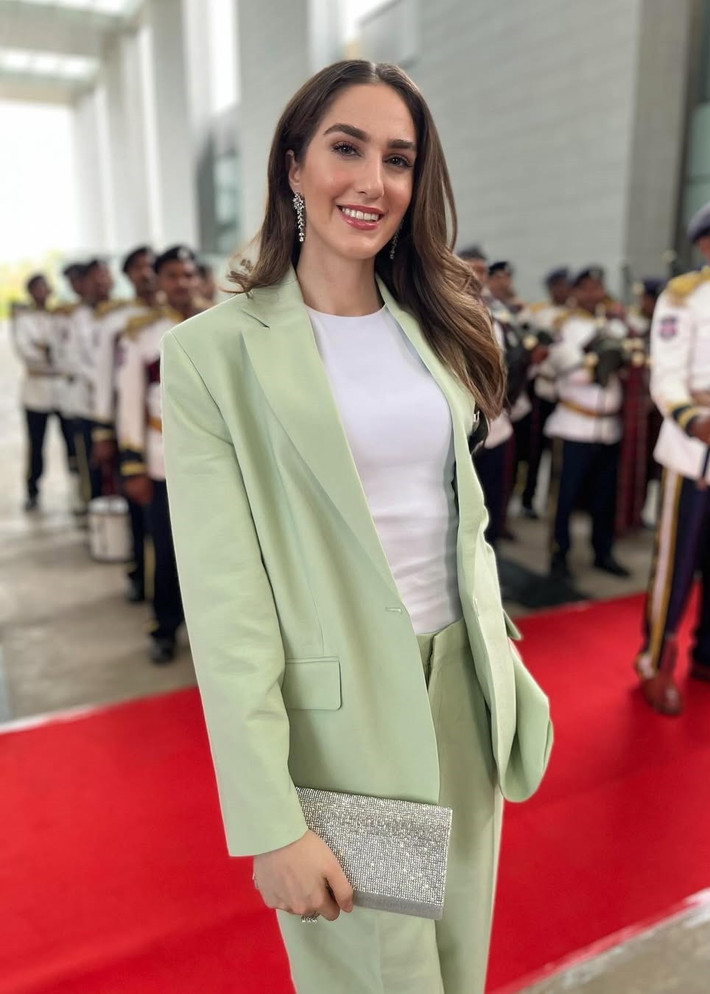 Idil Bilgen năm nay 25 tuổi, tốt nghiệp y khoa ở một trường đại học. Ảnh: Instagram Idil Bilgen.