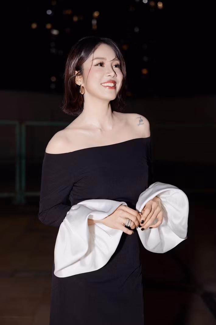 Không chỉ gắn với hình ảnh dịu dàng quen thuộc trên màn ảnh, phong cách đời thường của Lê Phương ngày càng đa dạng.