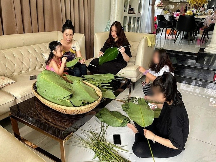 Không khí chuẩn bị bánh chưng mang đến cảm giác rộn ràng, ấm cúng, báo hiệu một mùa xuân mới đang đến rất gần. Ảnh: Thế Giới Điện Ảnh.