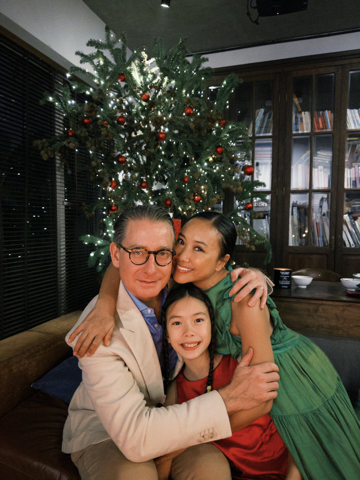 Theo Vietnamnet, Johan Wicklund nhận xét Đoan Trang là người phụ nữ vừa truyền thống, vừa hiện đại. “Khi ra ngoài cô ấy là ca sĩ, người của công chúng nhưng khi trở về nhà là người bình thường. Cô ấy thương chồng, dạy con, hiếu thảo với bố mẹ và cư xử hòa thuận với các anh chị em... Ở bên Trang, tôi cảm nhận sự ấm áp, chưa từng có cảm giác mình đang sống cùng người nổi tiếng”, Johan Wicklund bày tỏ.