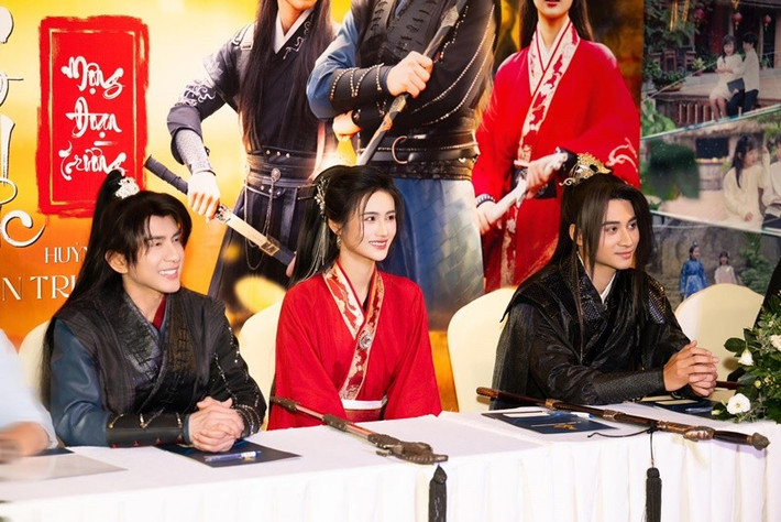 Ý Nhi và Tuấn Ngọc đóng MV của Đan Trường cách đây không lâu. Ảnh: FB Tuấn Ngọc.