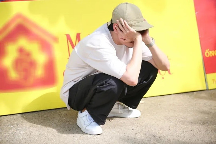 Kiều Minh Tuấn kể rằng khi cha mất, anh từng thấy mẹ khóc nhiều lần. Vì quá nhỏ, Kiều Minh Tuấn chỉ biết khóc theo chứ chưa cảm nhận được nhiều những nỗi đau mà mẹ gặp phải lúc đó. Ảnh: VOH.