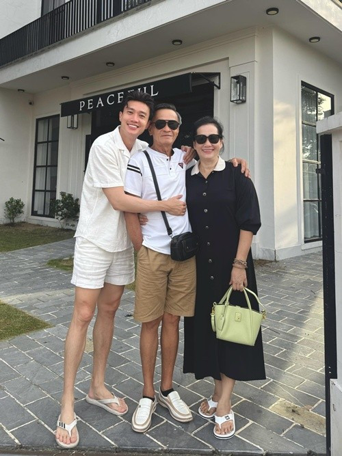 Hiện tại, nhờ chủ động thời gian khi điều hành doanh nghiệp riêng, Quốc Trường có thể linh hoạt sắp xếp lịch làm việc để dành thời gian cho gia đình.