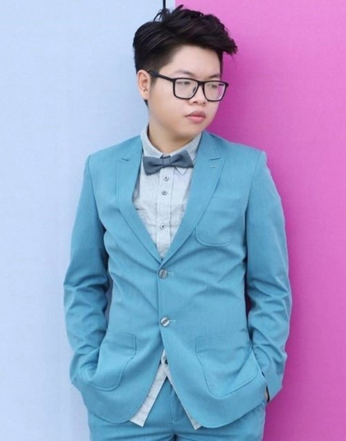 Năm 2015, chàng sinh viên 18 tuổi Đức Phúc đến với cuộc thi Giọng hát Việt. Nhờ giọng hát nội lực, chàng trai đung đưa trở thành quán quân Giọng hát Việt 2015. Ảnh: FB Đức Phúc.