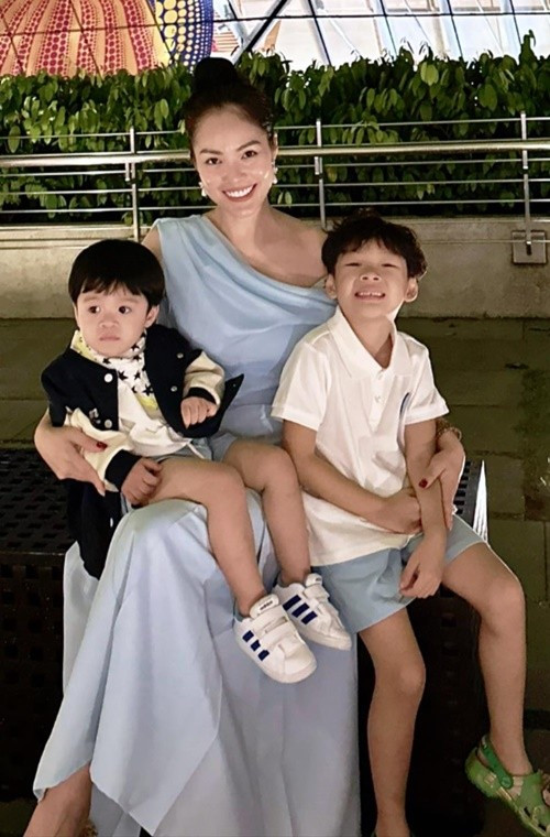 Dương Cẩm Lynh vẫn làm mẹ đơn thân. Đối với nữ diễn viên, các con là nguồn động lực lớn để cô vượt qua khó khăn. Ảnh: FB Dương Cẩm Lynh.
