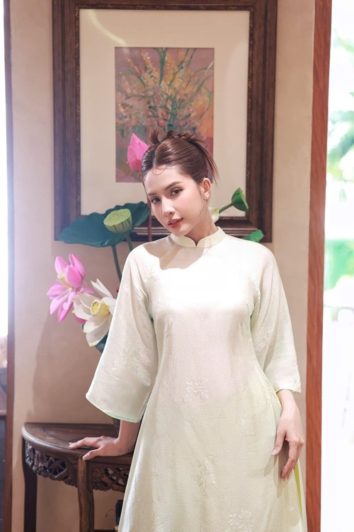 Bị Jack tố chấm dứt liên lạc, ngăn cản nam ca sĩ thăm nom gặp gỡ con gái, nữ người mẫu cho rằng điều này là hoàn toàn không có cơ sở. Thiên An khẳng định, từ khoảng 1 tháng sau sinh cho đến nay, Jack chưa từng trực tiếp liên hệ cô để yêu cầu được trực tiếp thăm nom, trực tiếp gặp con. Ngoài ra, Thiên An tố Jack từ chối để tên trong giấy khai sinh con gái, né tránh không tiến hành giám định xác định ADN. Vì vậy, Thiên An đã làm thủ tục khai sinh con theo họ mẹ. Ảnh: FB Thiên An.