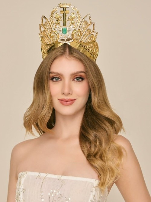 Tân Hoa hậu Quốc tế 2025 năm nay 26 tuổi. Cô sở hữu chiều cao ấn tượng 1m80, gương mặt đẹp ngọt ngào. Ảnh: Instagram Catalina Duque.