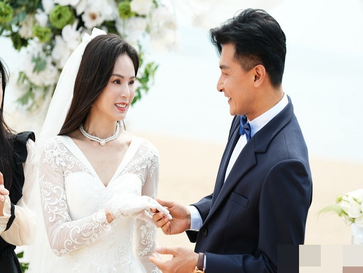 Theo Vietnamnet, cát-sê cho mỗi lần xuất hiện của Lý Nhược Đồng là 800.000 NDT (tương đương hơn 2,6 tỷ đồng). Ảnh: Weibo Lý Nhược Đồng.