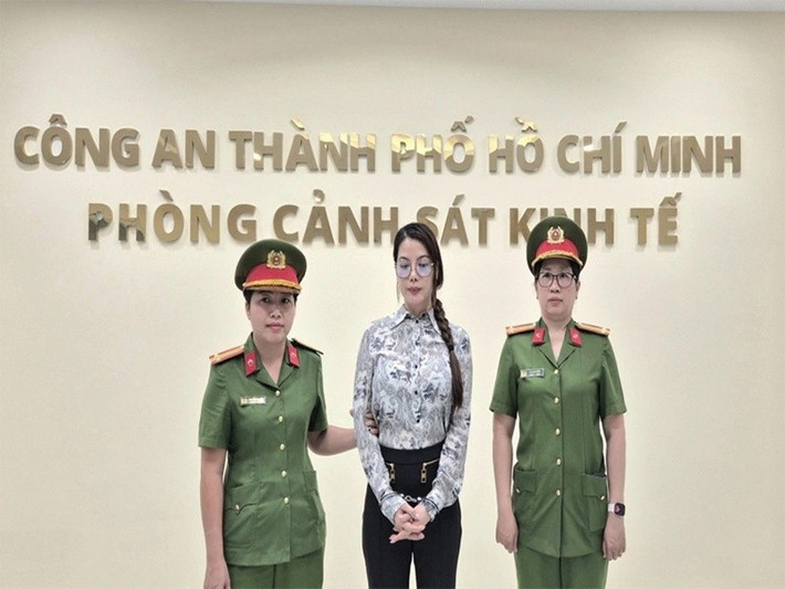 Ngày 31/10, diễn viên Trương Ngọc Ánh - cựu Chủ tịch Hội đồng quản trị Công ty Cổ phần Bất động sản Đất Rồng bị Công an TP HCM khởi tố, bắt tạm giam điều tra về hành vi “Lạm dụng tín nhiệm chiếm đoạt tài sản”. Ảnh: Vietnamnet.
