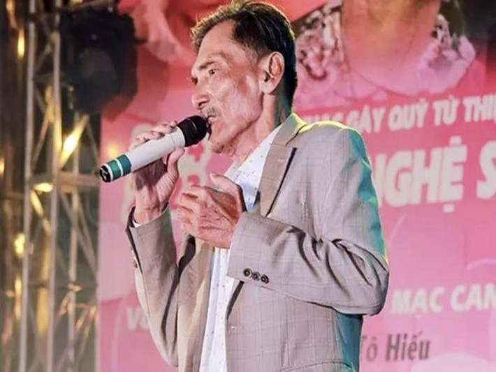 Nam nghệ sĩ thường hát tại các đám cưới, sự kiện nhỏ. Ảnh: Người Đưa Tin.