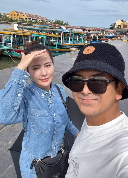 "Chia sẻ bài phụ vợ. Trách nhiệm chồng cao cả lắm cả nhà. Ủng hộ vợ em, ăn là mê liền", Hùng Thuận viết trên trang cá nhân. Ảnh: FB Hùng Thuận.