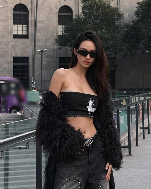 Phong cách thời trang của Vũ Thúy Quỳnh biến hóa liên tục. Cô cá tính, gợi cảm ở đời thường, thanh lịch, quyến rũ khi tham gia các sự kiện. Ảnh: FB Vũ Thúy Quỳnh.