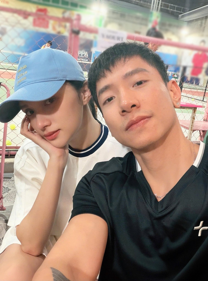 Sau Miss Universe 2025, Hương Giang cùng Phú Cường đi cứu trợ vùng lũ. Tiếp đó, cặp đôi dành thời gian nghỉ ngơi bên nhau.