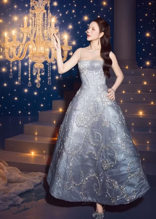 Cô sở hữu thần thái cuốn hút cùng gu thời trang tinh tế và khả năng biến hóa đa dạng. Ảnh: Linh Phạm.