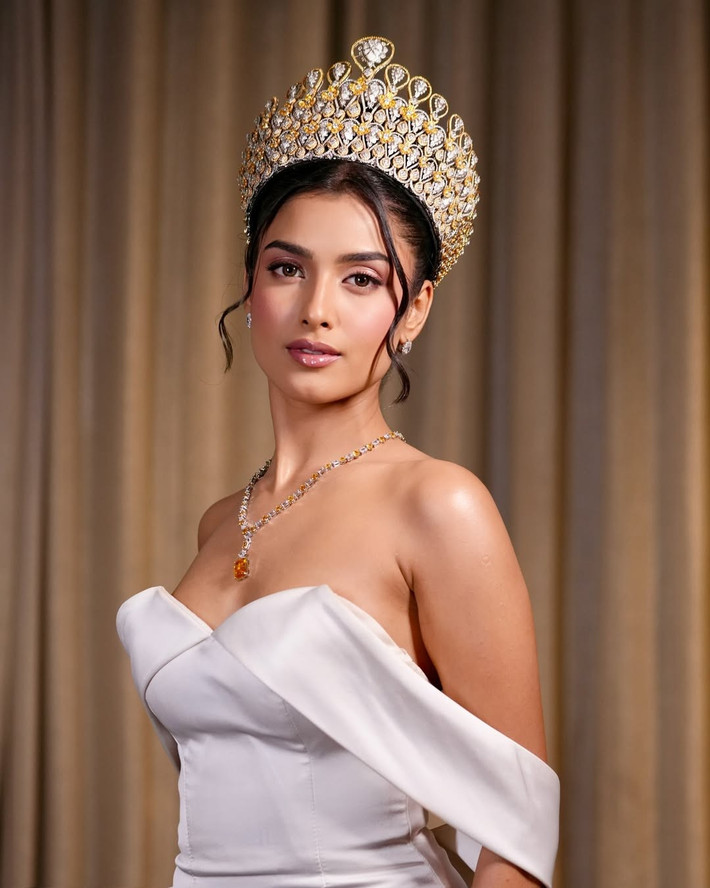 Ở Miss World 2026, một số đối thủ mạnh của Bảo Ngọc đã lộ diện. Nikita Porwal - đại diện Ấn Độ là một trong số đó. Nikita đăng quang Miss India World 2024, bắt đầu dẫn chương trình truyền hình từ năm 18 tuổi. Ngoài làm MC, mỹ nhân Ấn Độ còn diễn xuất. Ảnh: Instagram Nikita Porwal.