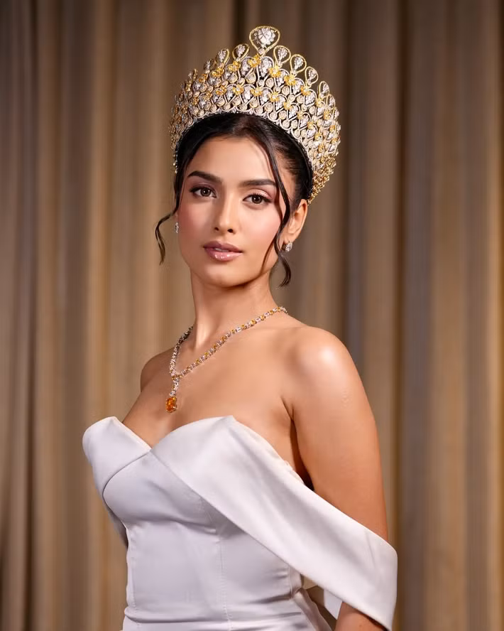 Ở Miss World 2026, một số đối thủ mạnh của Bảo Ngọc đã lộ diện. Nikita Porwal - đại diện Ấn Độ là một trong số đó. Nikita đăng quang Miss India World 2024, bắt đầu dẫn chương trình truyền hình từ năm 18 tuổi. Ngoài làm MC, mỹ nhân Ấn Độ còn diễn xuất. Ảnh: Instagram Nikita Porwal.