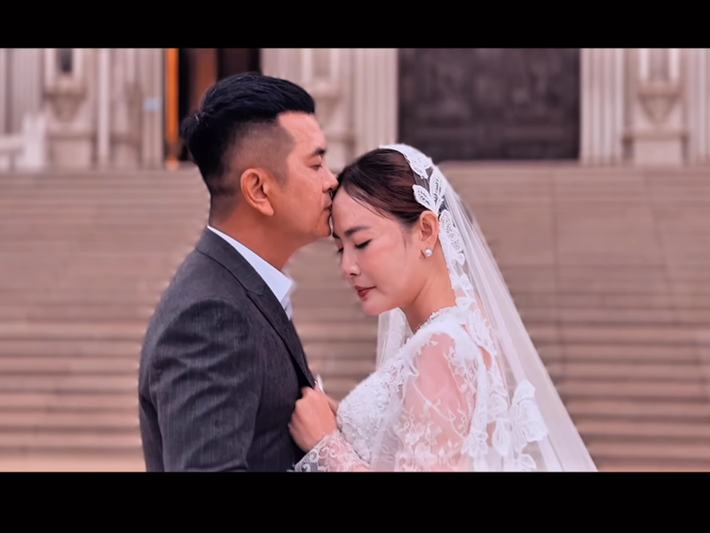 Vợ chồng Hùng Thuận quen nhau khi được mẹ của nam diễn viên mai mối. Ảnh: FB Hùng Thuận.