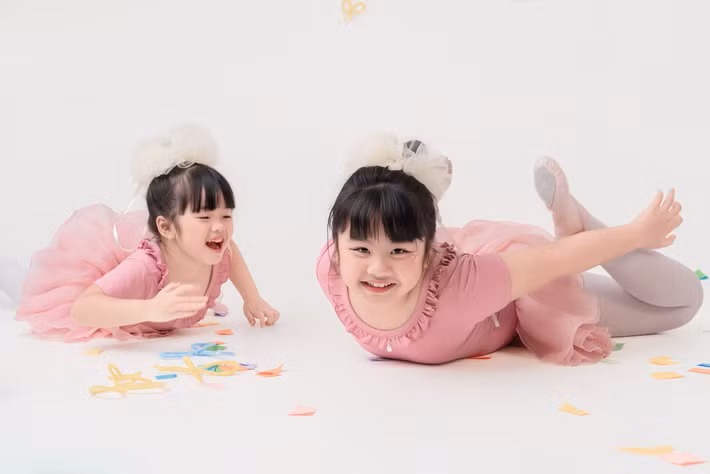 Bé Queenie sinh năm 2016, luôn yêu thương các em.