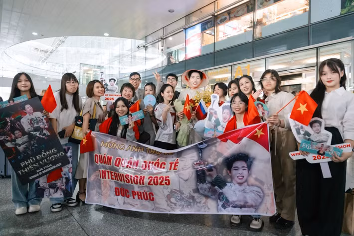 Trong ngày cuối cùng ở Nga, trước khi về Việt Nam, Đức Phúc viết tâm thư gửi ê-kíp.