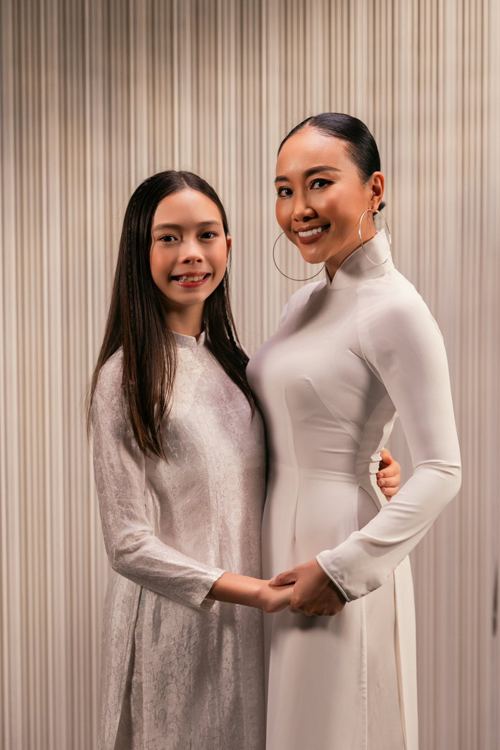 Năm 2021, ái nữ nhà Đoan Trang ra mắt MV Cho con. Chia sẻ về MV trên VTV, Đoan Trang cho hay: "Bé Sol và gia đình xin được gửi tặng cho tất cả các bạn nhỏ, quý vị phụ huynh, cùng khán giả gần xa, các ông bà, cô bác, cậu dì đã luôn yêu thương bé Sol, nhân ngày Quốc tế thiếu nhi. Đây cũng là món quà đặc biệt mà cậu Hiếu đã thực hiện cùng Sol để cả nhà mình có được món quà kỷ niệm ý nghĩa dành tặng cho ông ngoại thương yêu nhân sinh nhật của ông vào đúng ngày hôm nay!".