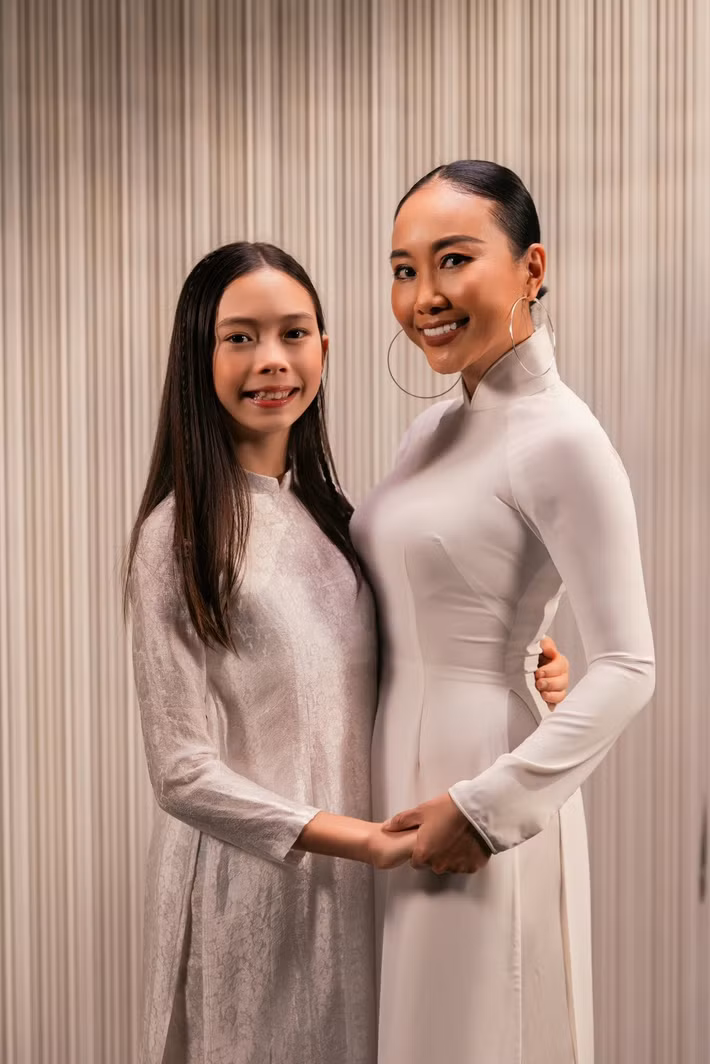 Năm 2021, ái nữ nhà Đoan Trang ra mắt MV Cho con. Chia sẻ về MV trên VTV, Đoan Trang cho hay: "Bé Sol và gia đình xin được gửi tặng cho tất cả các bạn nhỏ, quý vị phụ huynh, cùng khán giả gần xa, các ông bà, cô bác, cậu dì đã luôn yêu thương bé Sol, nhân ngày Quốc tế thiếu nhi. Đây cũng là món quà đặc biệt mà cậu Hiếu đã thực hiện cùng Sol để cả nhà mình có được món quà kỷ niệm ý nghĩa dành tặng cho ông ngoại thương yêu nhân sinh nhật của ông vào đúng ngày hôm nay!".