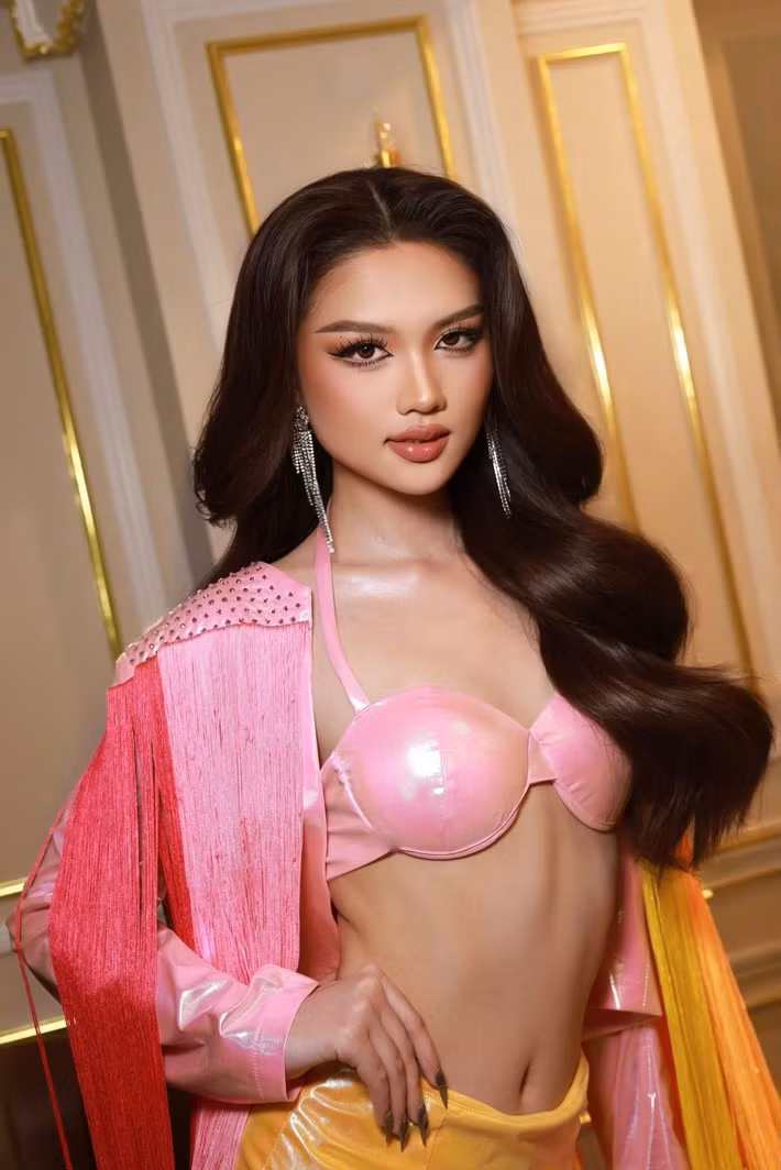 Thu Ngân có chiều cao 1m72, số đo ba vòng 82-59-92cm. Ảnh: FB Thu Ngân.