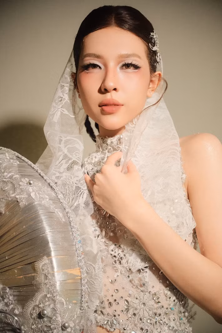 Giống Bích Phương, Lamoon cũng có tên trong danh sách nhóm nhạc nữ toàn năng (Best 5) ở Em xinh say hi. Ảnh: FB Lamoon.