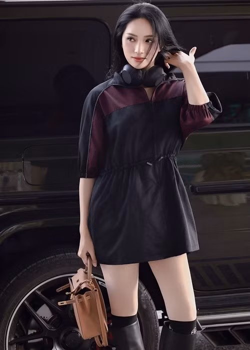 Nữ ca sĩ chuyển giới gây chú ý khi gia nhập đường đua mỹ nhân Việt bắt trend 'trạm tỷ'. Ảnh: FB Hương Giang.