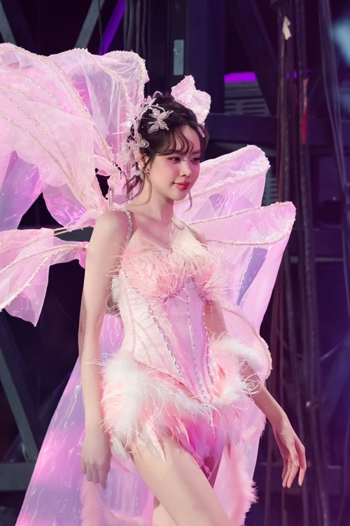 Sau khi khép lại nhiệm kỳ Miss International 2024 bằng màn “final walk” đầy cảm xúc và trao vương miện cho người kế nhiệm tại Miss International 2025, Thanh Thủy tiếp tục duy trì sức hút khi xuất hiện dày đặc tại các sự kiện và hoạt động cộng đồng. Ảnh: FB Thanh Thủy.