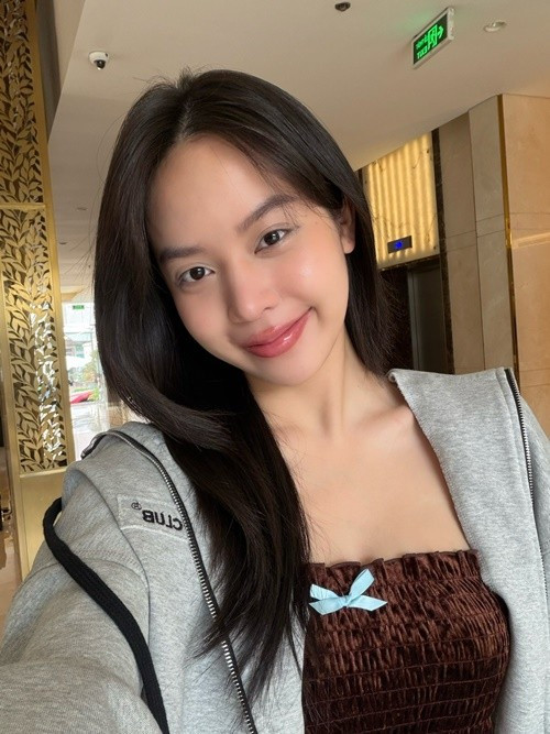 Nhan sắc và phong cách của Huỳnh Thị Thanh Thủy được nhận xét ngày càng trưởng thành và cuốn hút. Người đẹp thường lựa chọn lối trang điểm trong trẻo, tôn làn da sáng cùng những đường nét thanh tú trên gương mặt. Ảnh: FB Thanh Thủy.