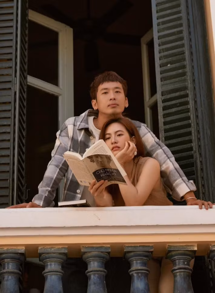 Khi đóng phim Mai, để tạo cảm xúc cho nhân vật, Phương Anh Đào và Tuấn Trần đã xây dựng sự liên kết với nhau ở ngoài đời thực. Ảnh: Tiền Phong.