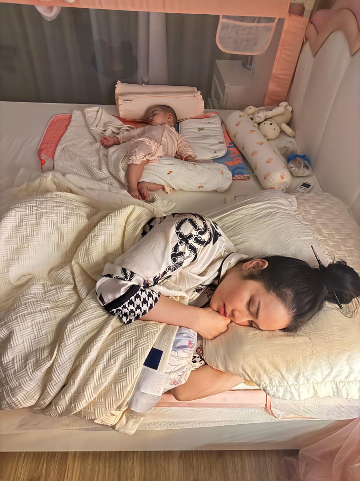 Nhật Kim Anh không tiết lộ bố của con gái. Ảnh: FB Nhật Kim Anh.