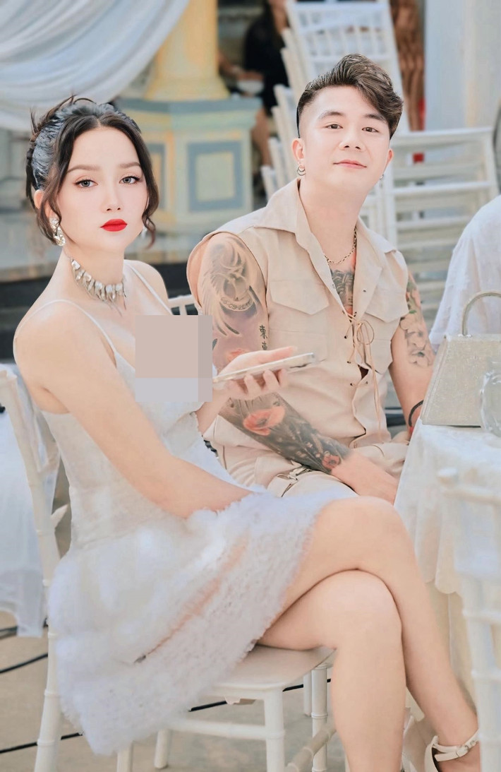 Huỳnh Như gắn bó với Khánh Đơn trong 9 năm qua. Cặp đôi có hai người con chung. Ảnh: FB Khánh Đơn.