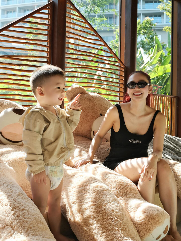 "Tháng 6 của nàng nên chẳng thể ngồi yên. Nàng vẫn luôn là cô gái thích khám phá theo cách của riêng mình", Minh Hằng trải lòng. Ảnh: FB Minh Hằng.