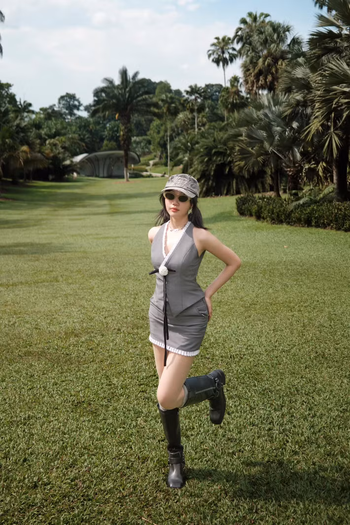 Nữ ca sĩ sinh năm 1997 được cho mạnh tay đầu tư về váy áo, trang điểm. Ảnh: FB Orange.