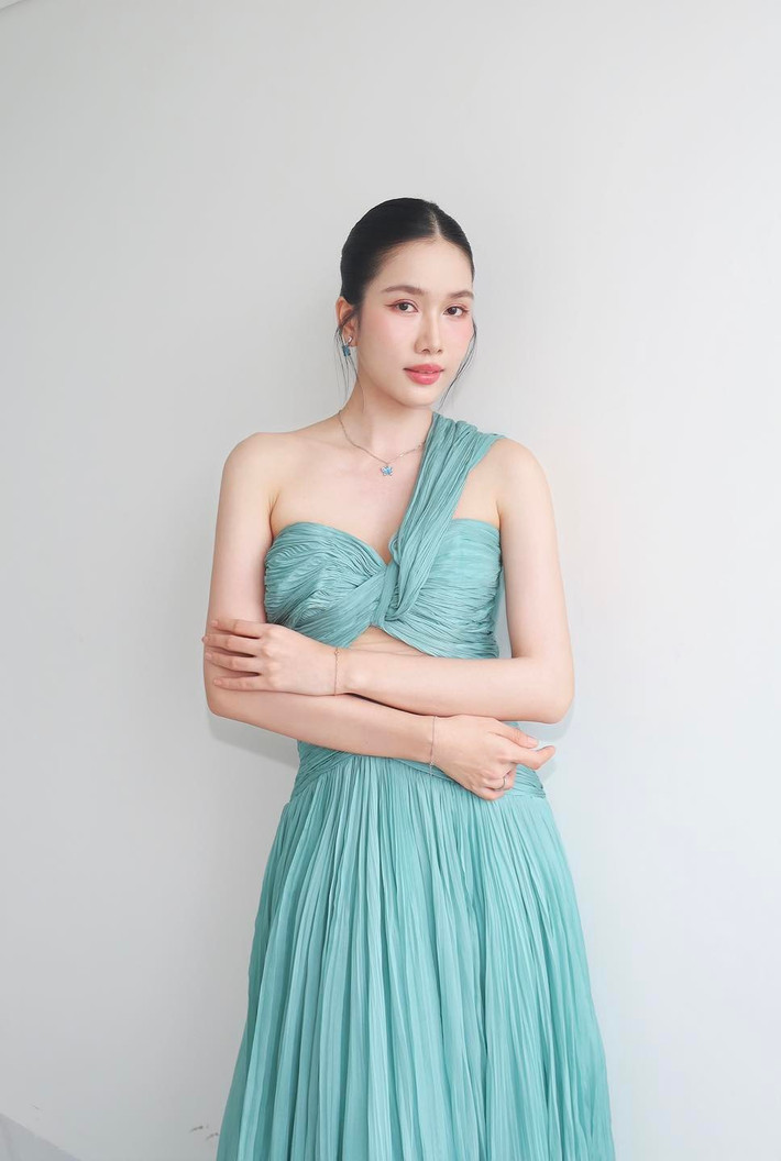 Sau 5 năm gắn bó, Á hậu Phương Anh rời công ty Sen Vàng. Phía công ty Sen Vàng chia sẻ trên page, Phương Anh vẫn tham gia một số hoạt động cùng công ty trong thời gian tới.Ảnh: FB Phương Anh.