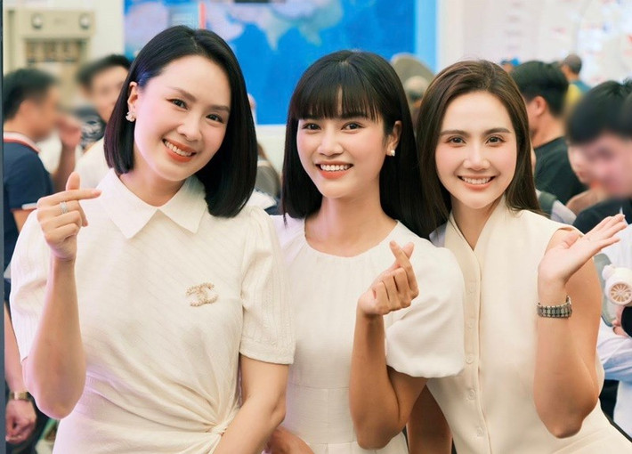 Hai nữ diễn viên phim Lằn ranh sở hữu những nét đẹp riêng. Ảnh: FB Anh Đào.