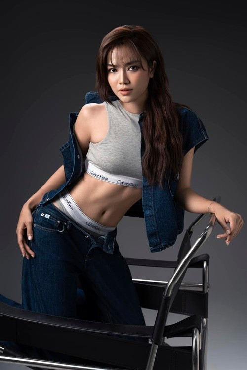 Nữ diễn viên thực hiện bộ ảnh khoe nội y táo bạo. Ảnh: FB Anh Đào.