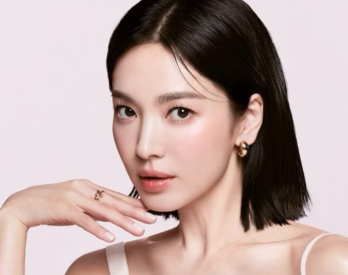 Vợ cũ Song Joong Ki có gần 18 triệu người theo dõi trên Instagram. Mỗi bài đăng của cô thu hút đến hàng triệu lượt thích, bình luận. Ảnh: Instagram Song Hye Kyo.