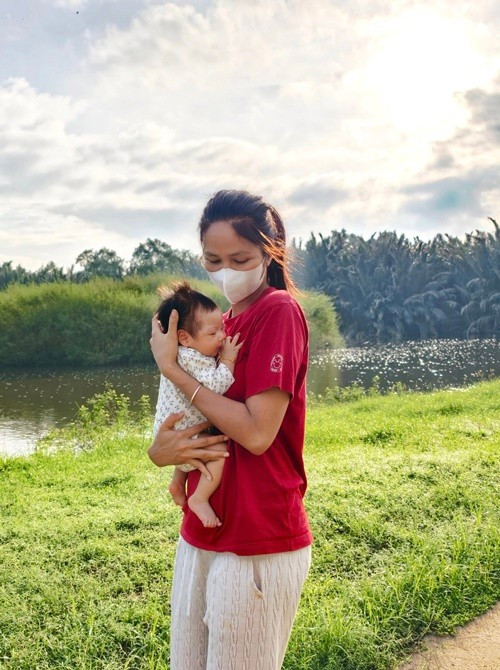 H'hen Niê chia sẻ về ái nữ: "Thời gian qua của Harley quá tuyệt vời rồi, cảm ơn những điều nhỏ đáng yêu hàng ngày của Harley đã làm cho cuộc sống của gia đình thêm phần hồi hộp và mong chờ từng ngày". Ảnh: FB Tuấn Khôi.