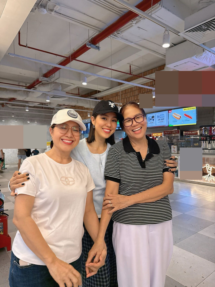 Không ít lần Lê Phương khoe mối quan hệ tốt đẹp với mẹ chồng..