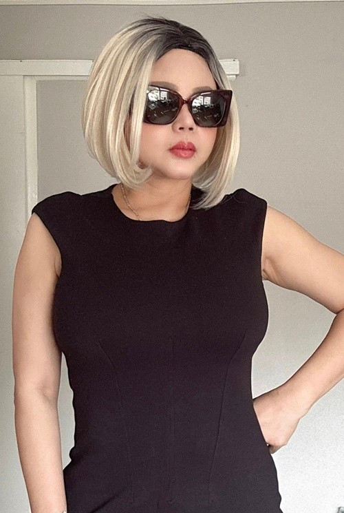 Lúc mới phát hiện bệnh, Lê Giang không thể đặt chân xuống giường. "Nếu bình thường chỉ cần vài bước đã vào nhà tắm thì khi bệnh, tôi gần như phải lết từng chút một. Vào nhà tắm, tôi bật khóc, không hiểu vì sao nên nỗi", nữ diễn viên trải lòng. Ảnh: FB Lê Giang.