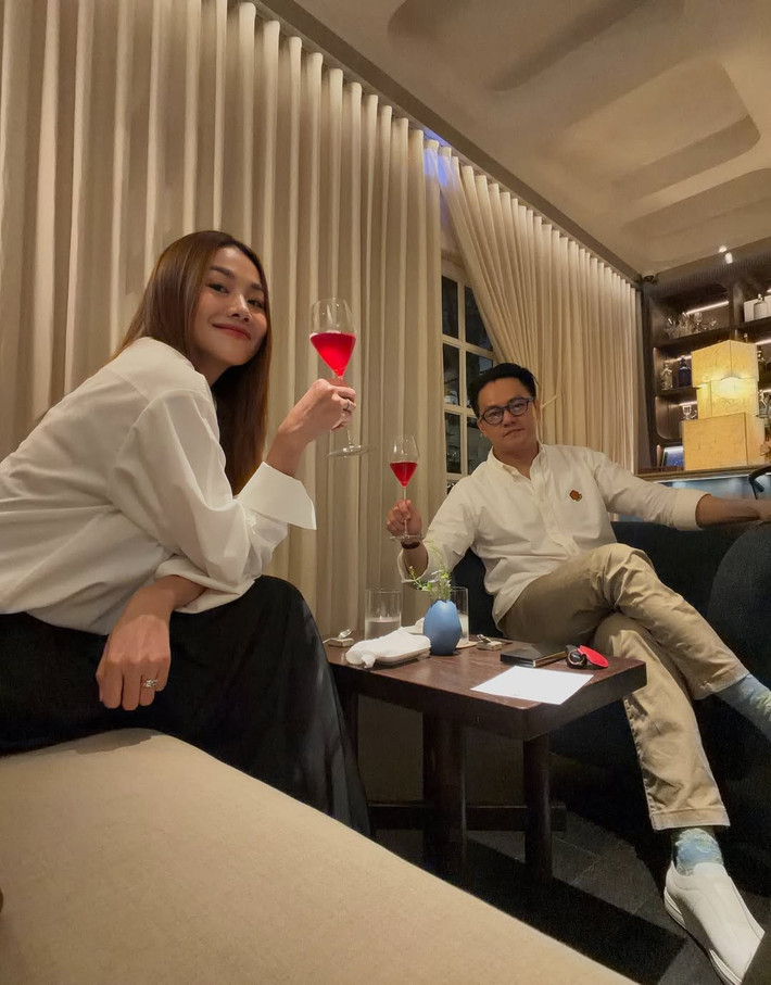 Loạt ảnh mới nhất giữa Thanh Hằng và Trần Nhật Minh đang thu hút sự quan tâm của nhiều người hâm mộ.