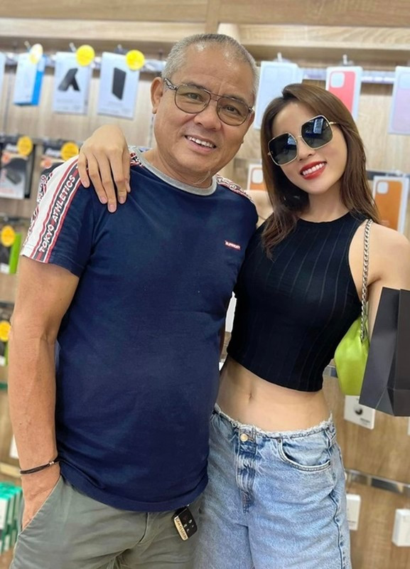 Năm 2017, trong cuộc phỏng vấn với Znews, nàng hậu khẳng định, bố mẹ không nuông chiều cô, thậm chí rất nghiêm khắc. Ảnh: FB Kỳ Duyên.