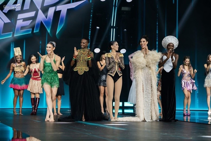 Erika đang lọt top 5 phần thi tài năng cùng đại diện Panama, Kyrgyzstan, Ghana và Zambia. Ảnh: Miss Grand International.