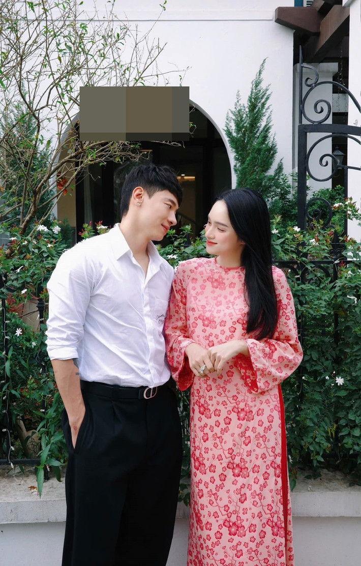 Tháng 11/2025, Hương Giang tham gia cuộc thi Miss Universe. Trong chung kết, cô trượt top 30. Trước kết quả này, Phú Cường hài hước nhắn nhủ Hương Giang: "Giải tán về lấy chồng".