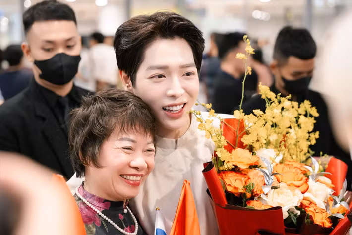 "Bố mẹ, gia đình, Sun Sun và quý khán giả thân thương của Phúc đây rồi", Đức Phúc bày tỏ.